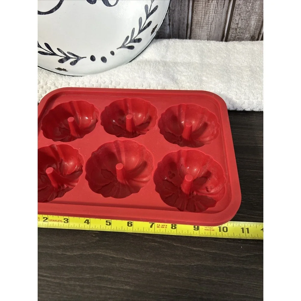 Non Flimsy Silicone Muffin Pan Poinsettia Mini Bundt Non-Stick Baking Cups Mold